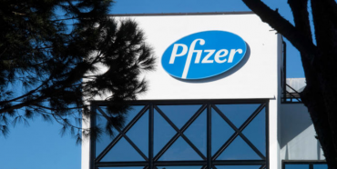 Україна очікує на поставку вакцини Pfizer: кому вона дістанеться